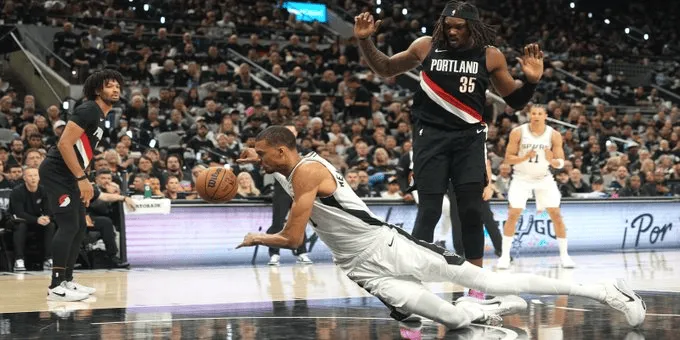 根据Shams Charania在节目中的报道，马刺球员文班亚马确认遭遇脑震荡，