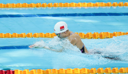 这就叫状态爆棚！ 中国公开赛女子50米蛙泳预赛  唐钱婷破亚洲纪录0.02秒 今