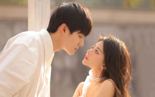 陪柳昭然白手起家的第七年，她出轨了