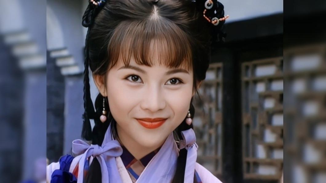 20岁的她美出了天际，面若桃花，又娇又灵！