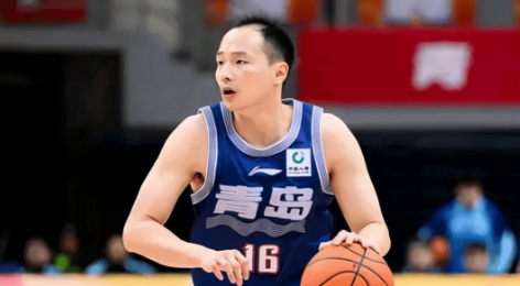 王奕博致命失误，青岛男篮加时逆转失败。CBA季后赛首轮，青岛男篮主场迎战山西，这
