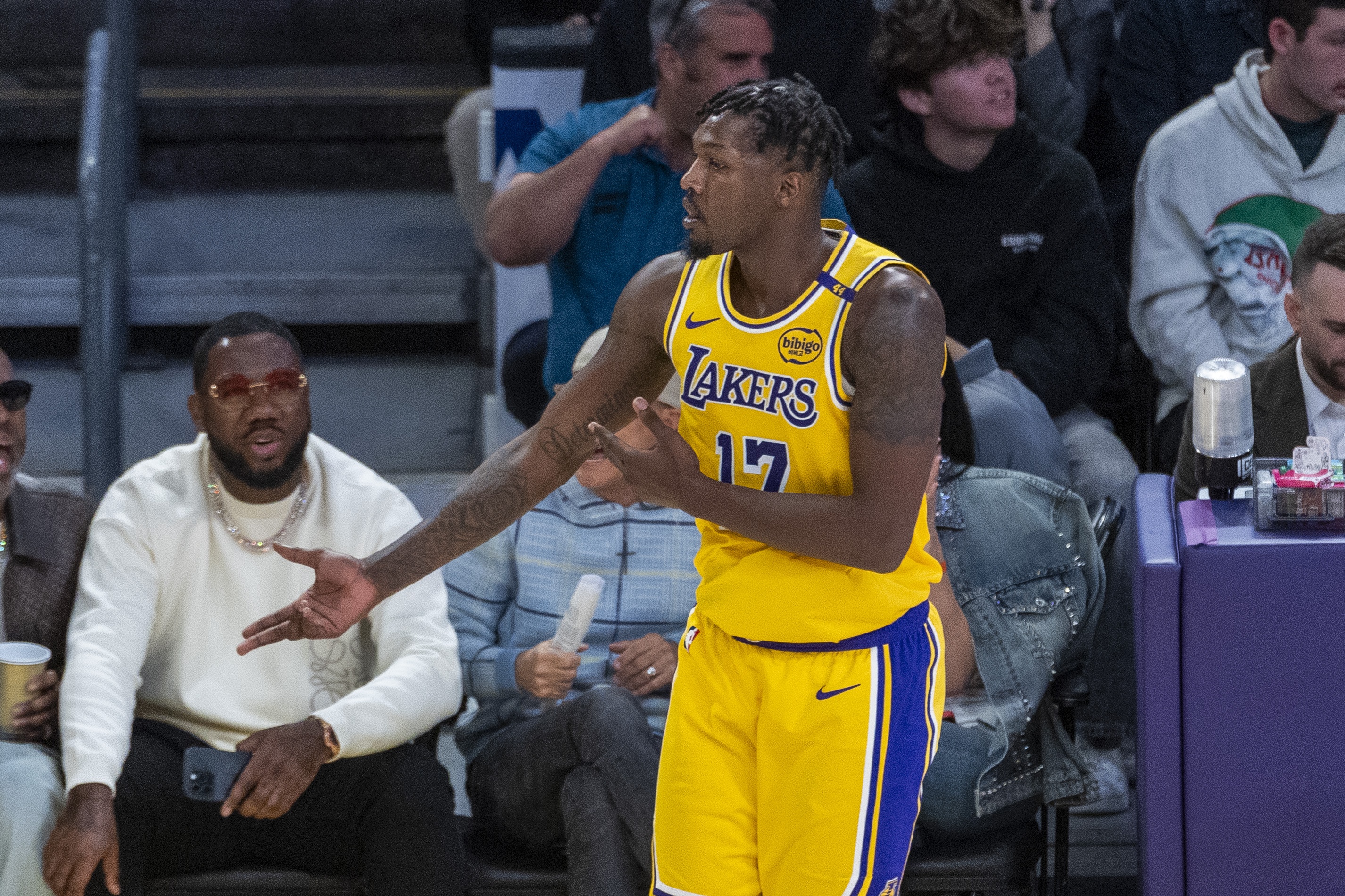 芬尼·史密斯是火箭队目前队中非常难得的溢价合同，也就是说，芬尼·史密斯的个人能力