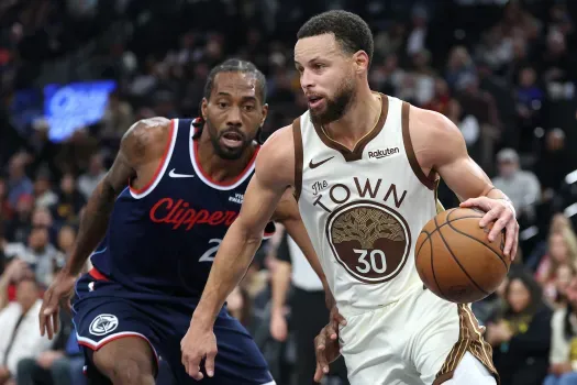 NBA常规赛，开拓者116-97战胜快船。

此役后，开拓者战绩41胜40负，排