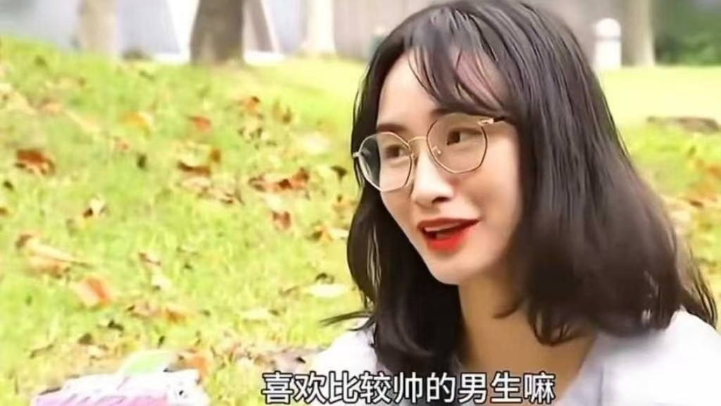 42岁剩女年轻貌美，嫁高富帅过贵妇的生活，只考虑年薪百万的男人