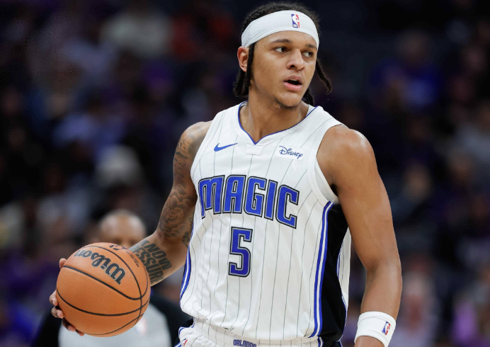 这班凯罗打的不挺好的吗？
也没你们说的那么菜，甚至拿小贾都能单换他了