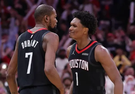 今日，火箭对阵爵士的比赛

赛前，火箭记者Bradeaux更新社媒：“本赛季NB