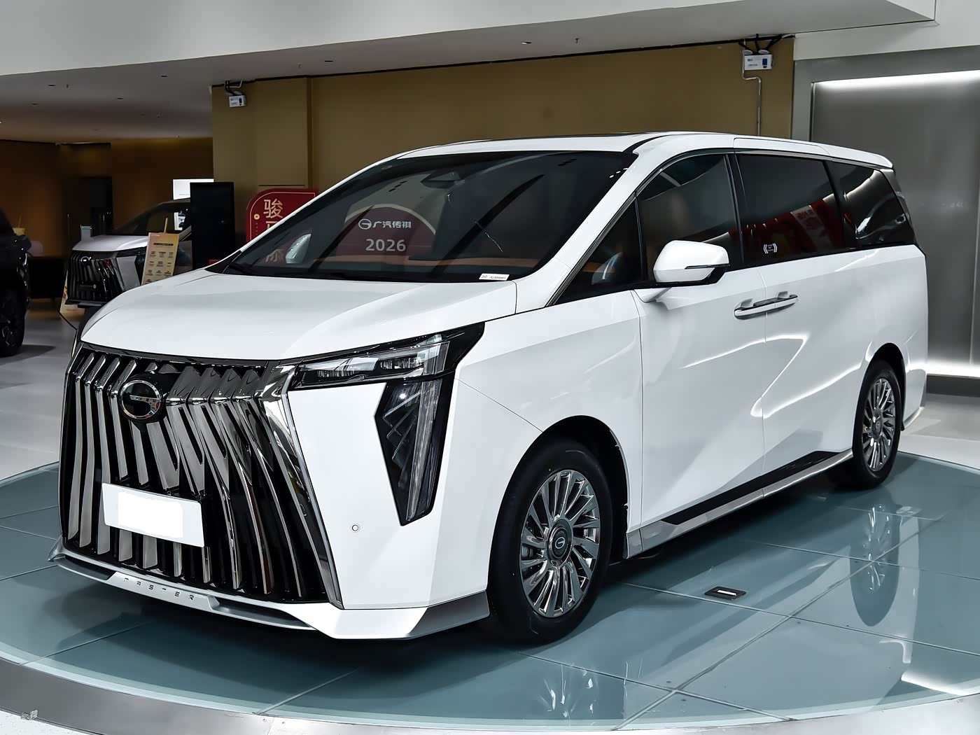 传祺M8 2.0T尊享版上市，不足19万起，航空座椅+双侧电