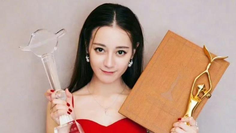 迪丽热巴金鹰视后被骂8年，她确实有点冤！