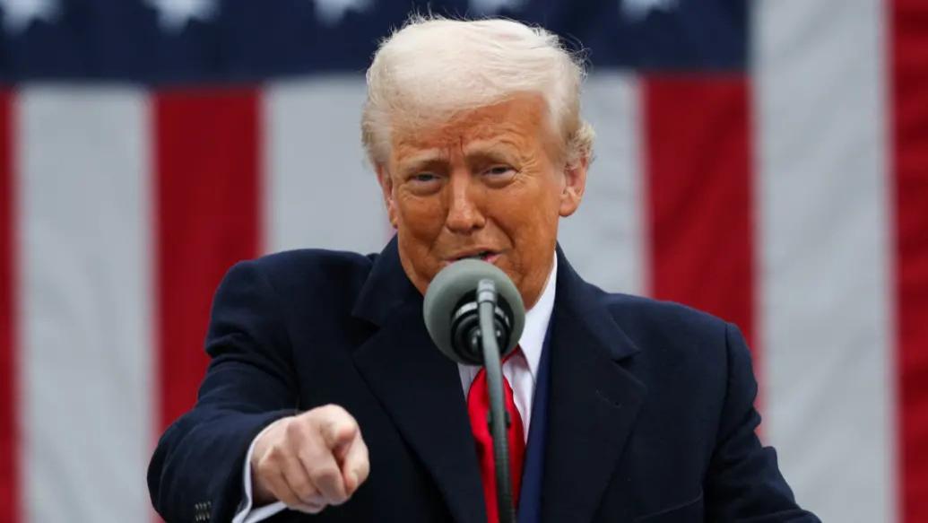 特朗普亲手划下“死线”：四周！但我闻到了2003年那场豪赌的味道