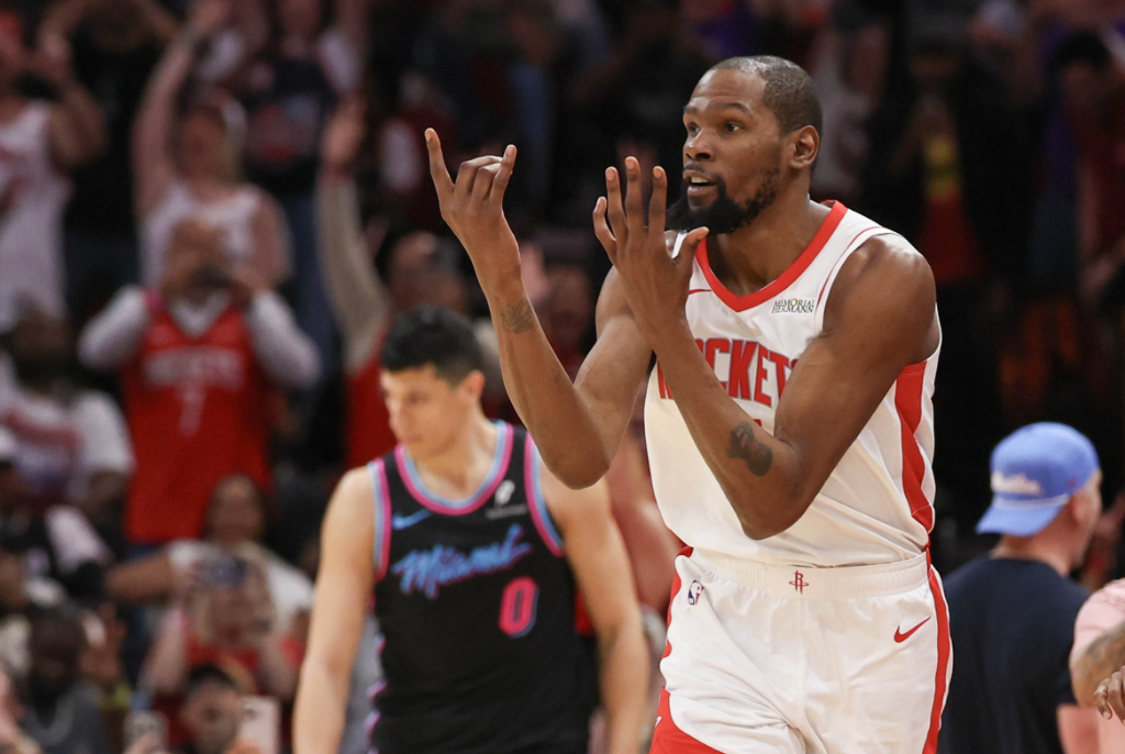 四选一！湖人该让谁去防守杜兰特？

杜兰特是火箭进攻核心，防住杜兰特，湖人就成功