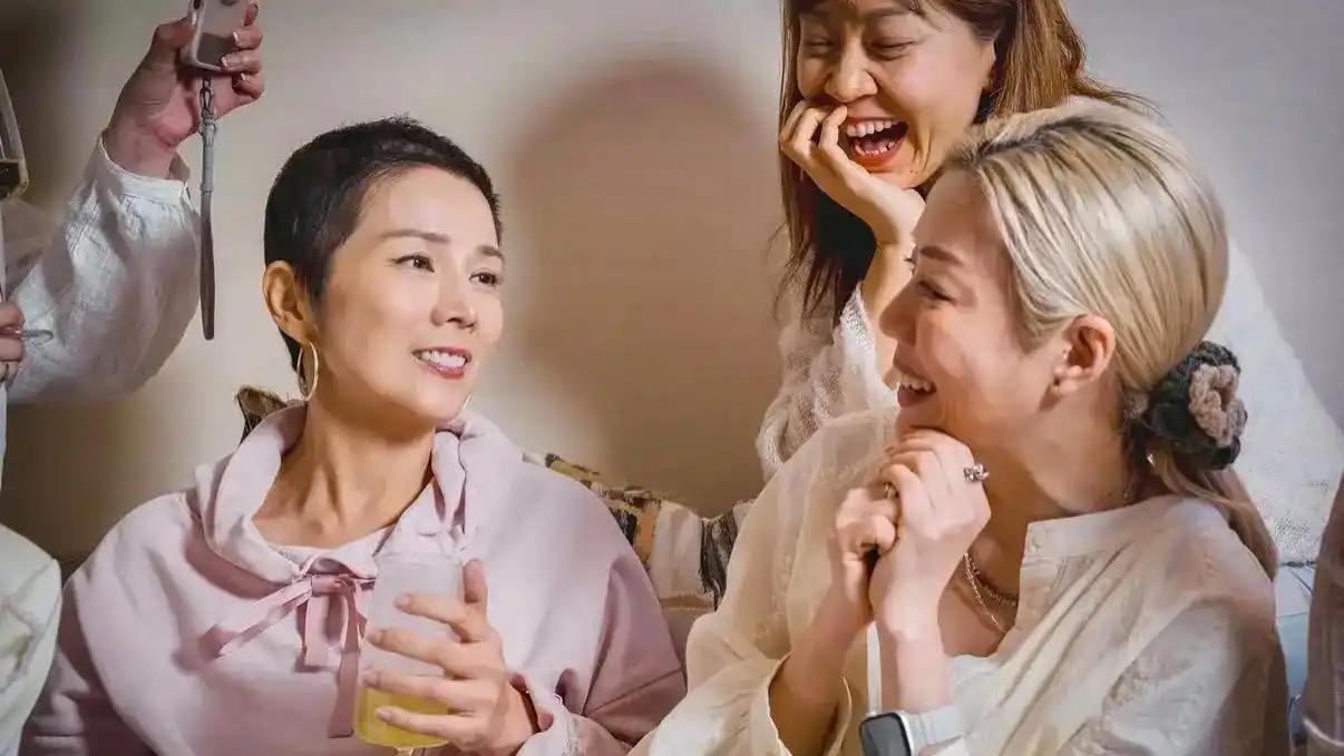 活明白了！知名港星患癌提前办追思会，查出病情迅速离婚独自抚养两个女儿