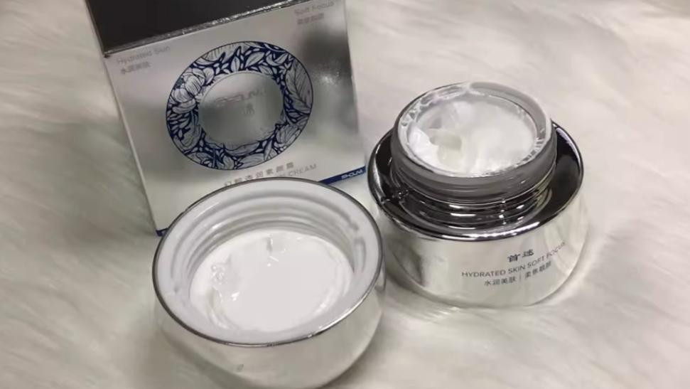 素颜霜哪个牌子最好用？伪素颜轻松上手的素颜霜，自然提亮一抹打造清透裸妆感