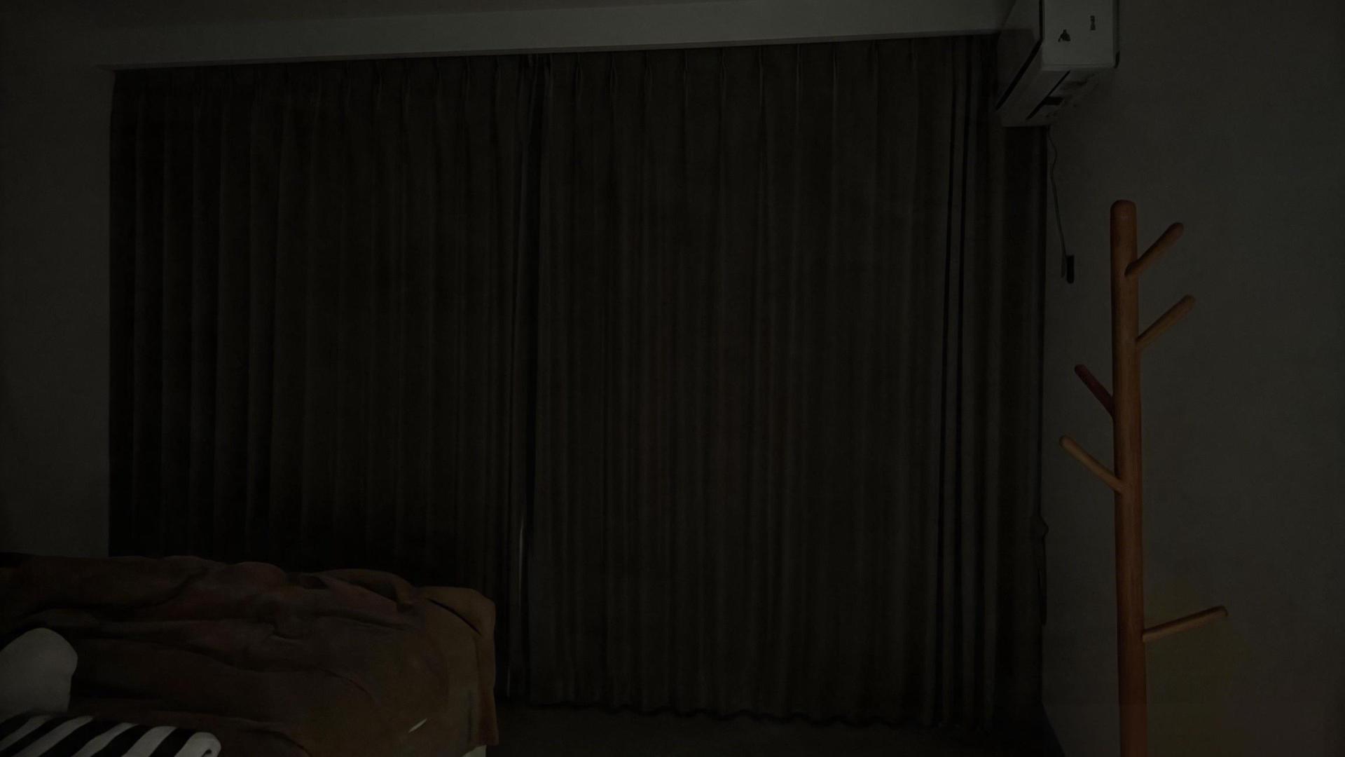 装修遮光实测：普通窗帘加窗帘盒并非万能，中波帘轻松解决顶部漏光