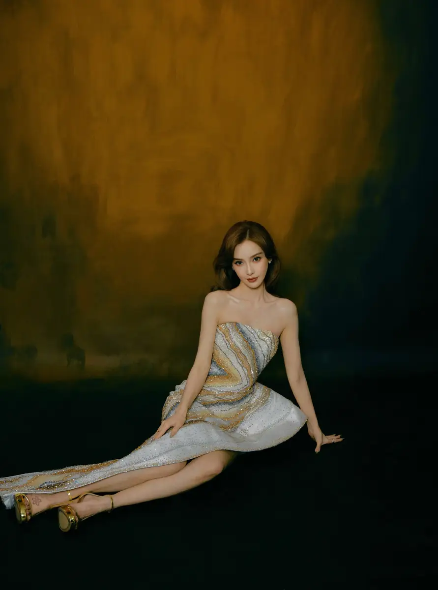 杨颖化身中式古典美人！穿星河鎏金裙尽显东方意韵