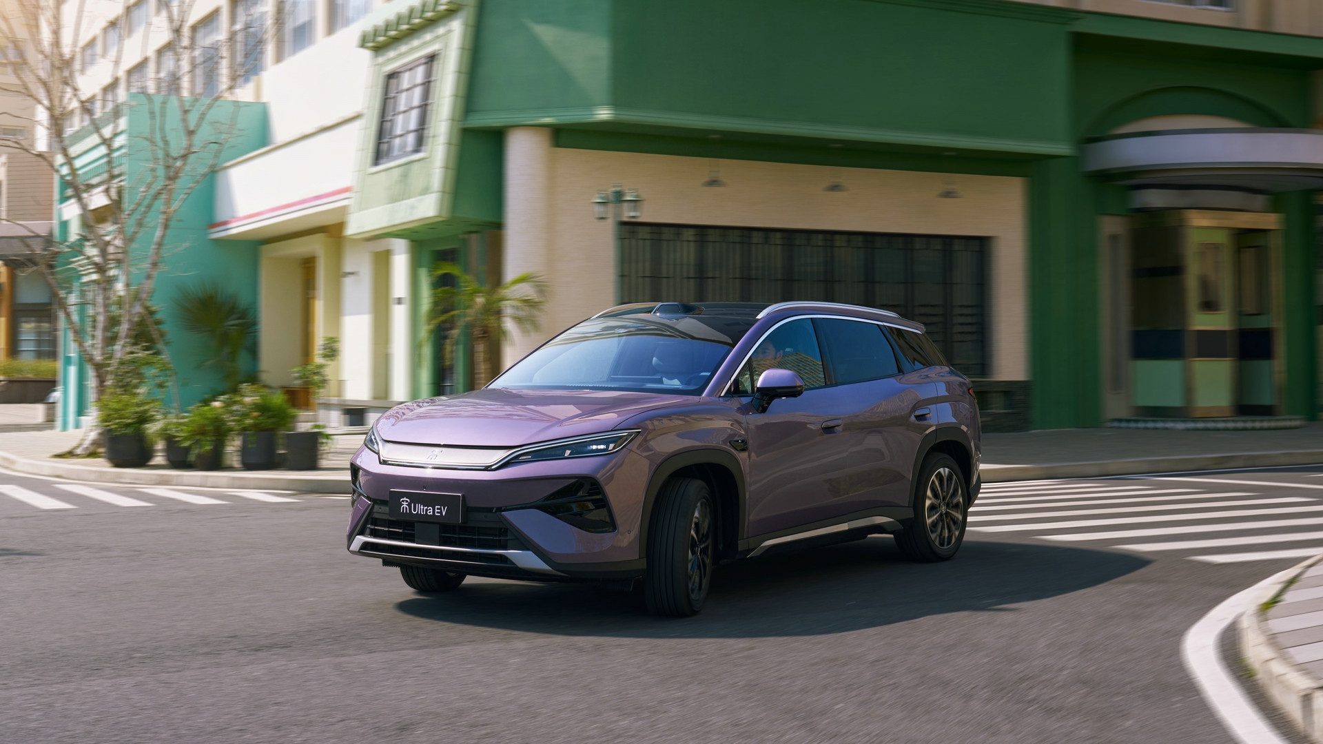 售15.19万-17.99万元，比亚迪宋Ultra EV开启B级SUV闪充时代