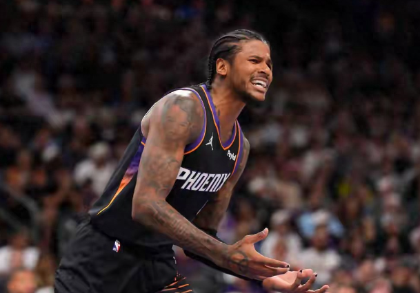 球队球迷，没看懂为什么格林被dnp

你说他打的烂吧，阿伦和鸡皮打的也烂啊。干啥