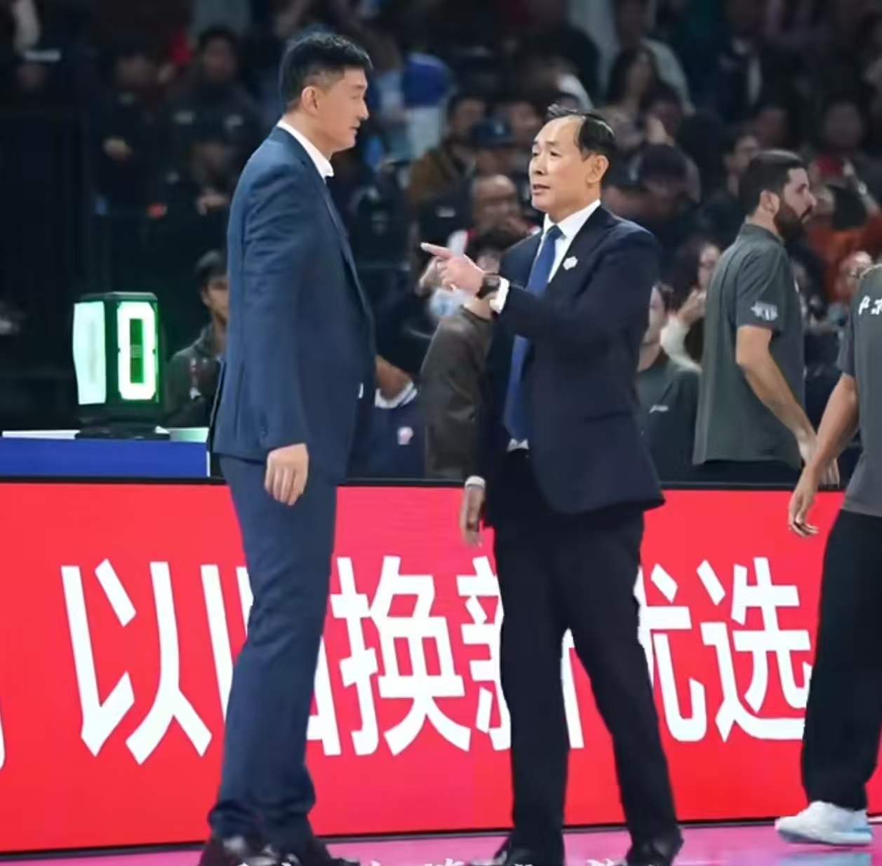 南杜锋大战北利民，徐杰喊话赵睿，缺少萨姆纳广东将如何破局？