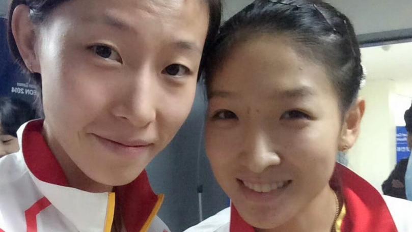 在刘诗雯身边，脸型消瘦的姑娘，是创造山西历史的乒乓球世界冠军