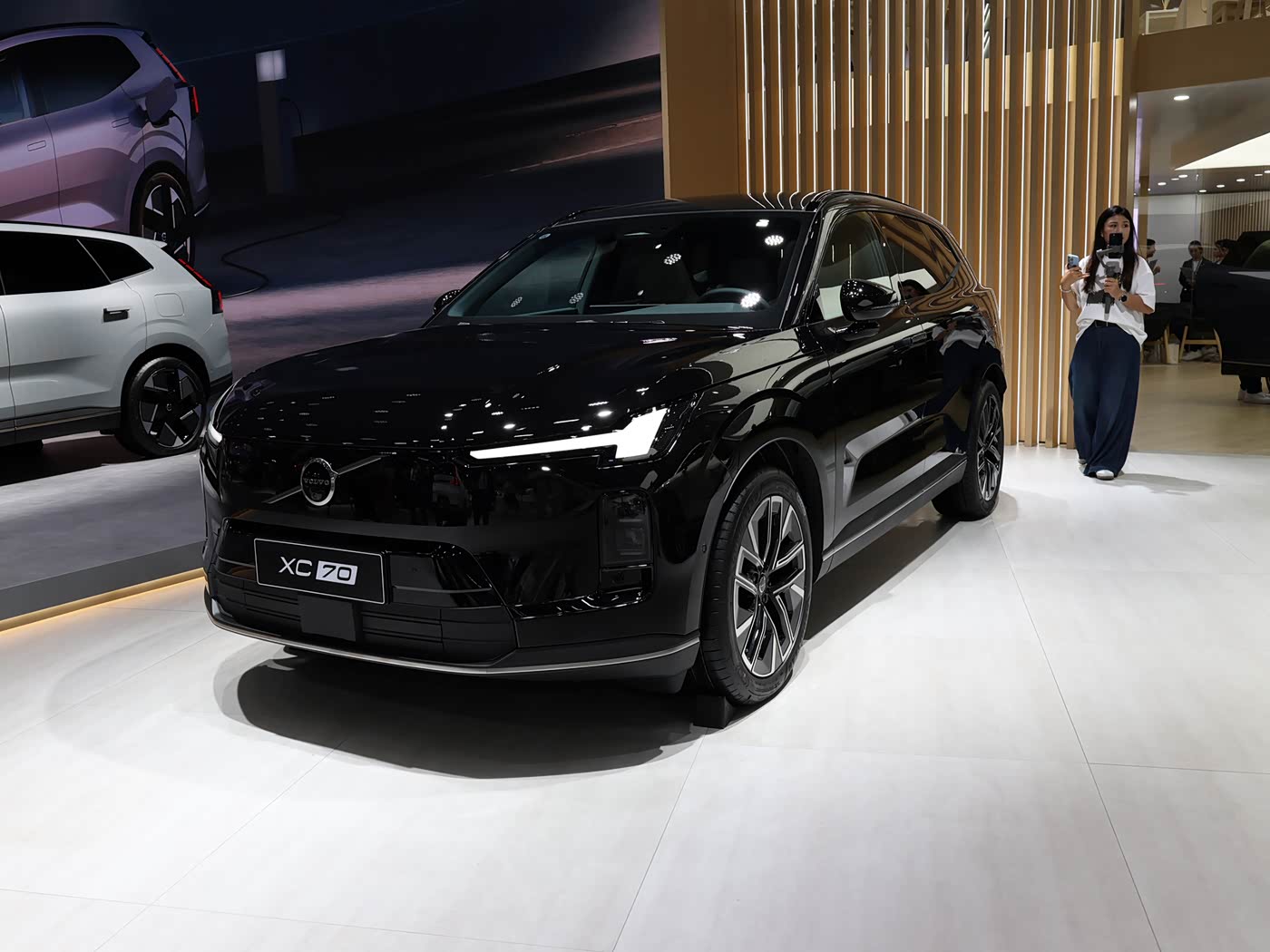 全新沃尔沃插混中大型SUV即将上市！外观很豪华，综合续航12