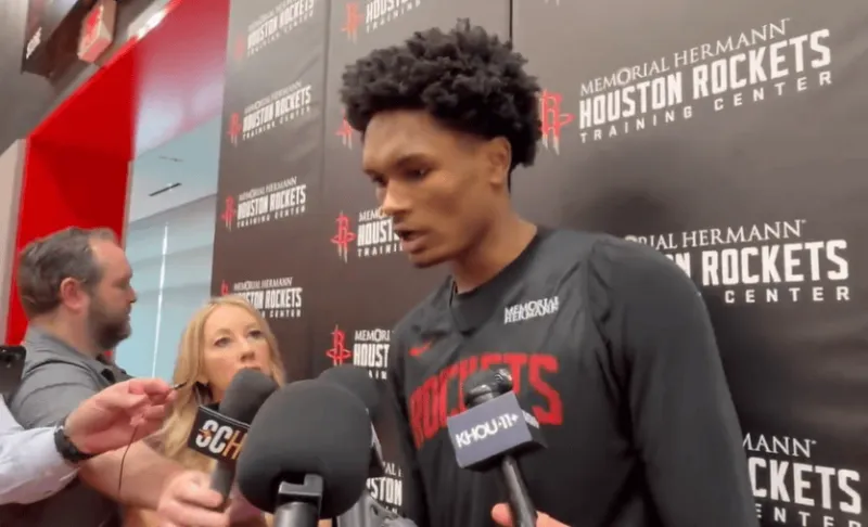 火箭球员阿门-汤普森在谈到球队如何避免面对残阵湖人时出现自满情绪时，给出了自己的