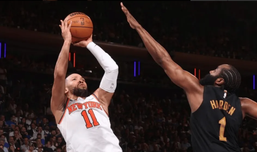 NBA季后赛，尼克斯主场115-104加时战胜骑士，系列赛大比分1-0领先。
全