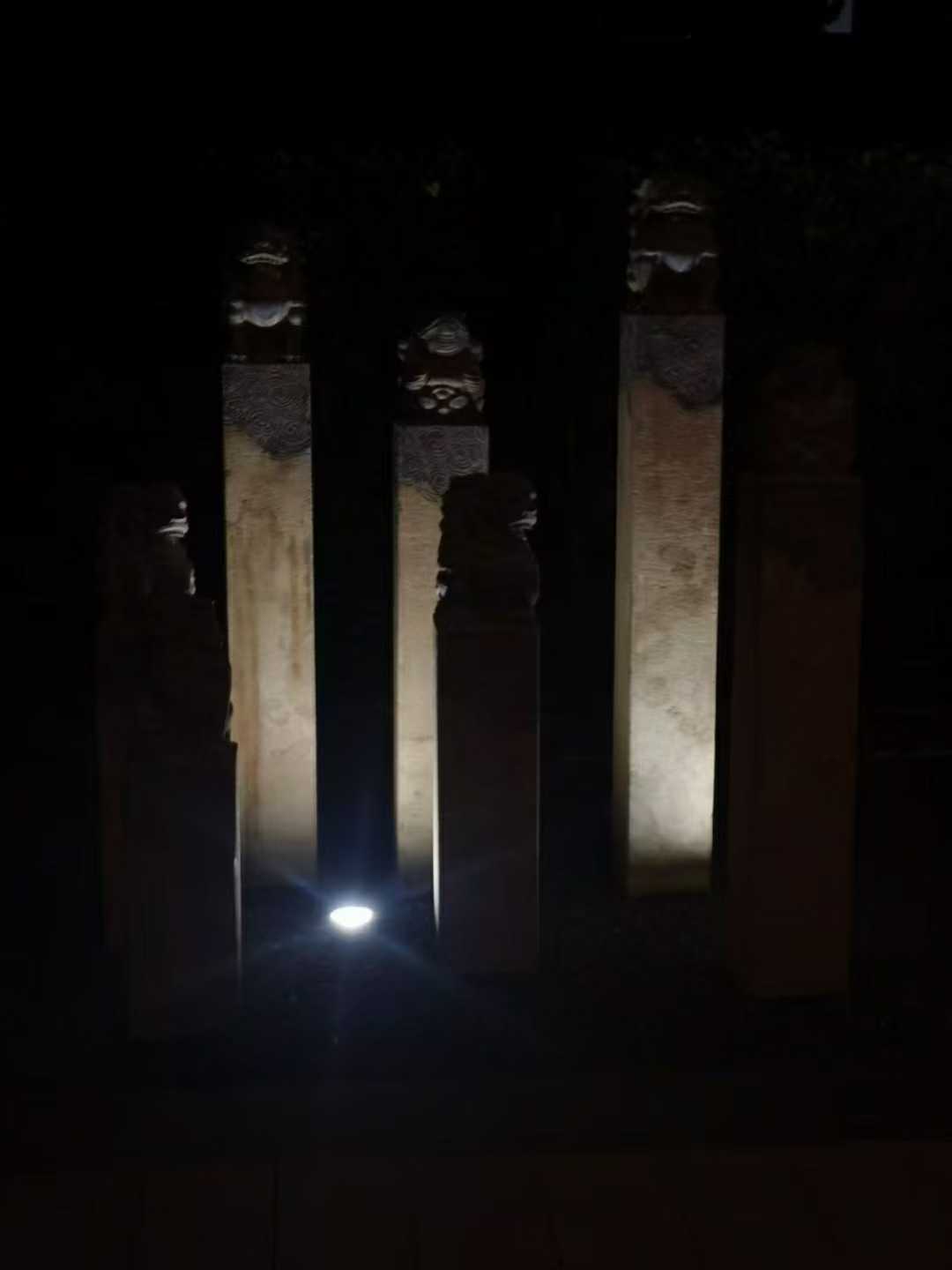 人的精力是有限的，爱和恨都需要很大的能量。如果对任何事物或者人都付出这样的能量会