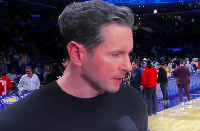 NBA常规赛，湖人主帅JJ-雷迪克接受了采访，谈到了半场进攻表现。
雷迪克表示：