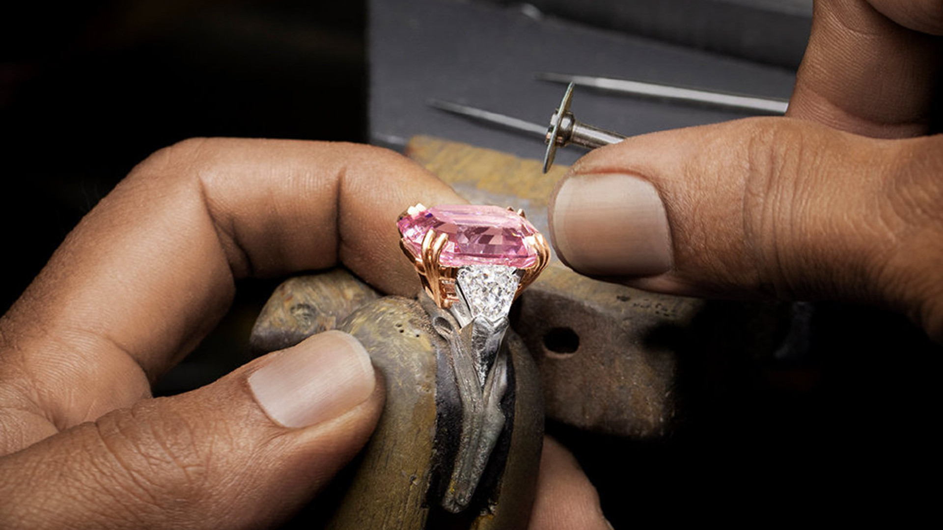 源头揭秘：一件好首饰是怎么生产出来的