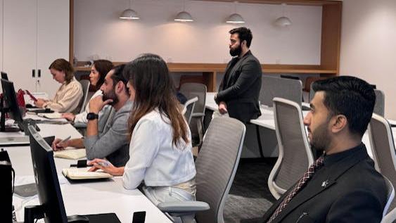 简历的“灰度测试”：如何利用 Claude 与 GPT-4o 对简历进行压力测试与模拟打分？