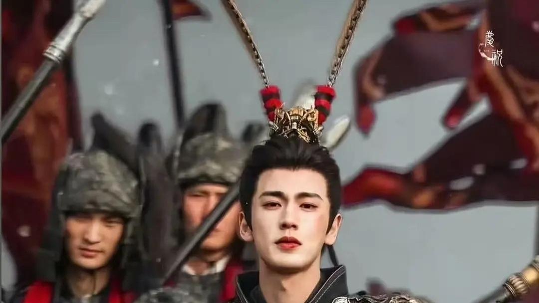 张凌赫雉鸡翎造型惊艳出圈，两岸文化共鸣再掀热潮