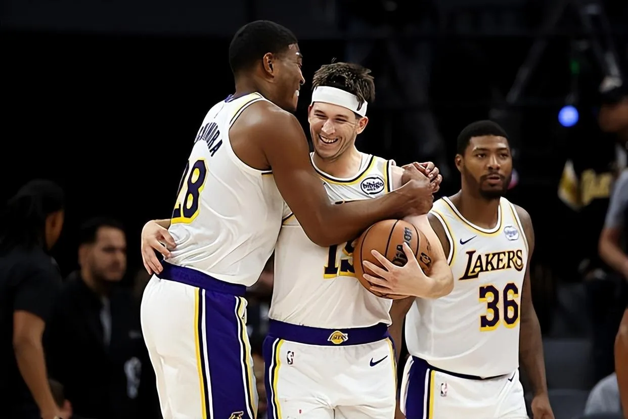 珍惜吧，今年的湖人绝对是未来几年最好的湖人

虽然很多人吐槽老头五千万的合同溢价