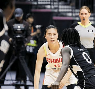 王思雨17分，中国女篮轻取南苏丹女篮。女篮世界杯资格赛，中国女篮和南苏丹女篮的比