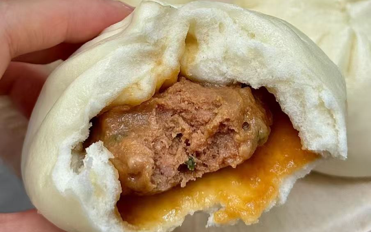 街坊都说他家包子好吃，刑警撬开冰箱后，腿软了