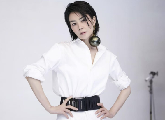 那几年武侠剧火得一塌糊涂
明星片酬像坐火箭一样往上窜，很多合作背后都是赤裸裸的算