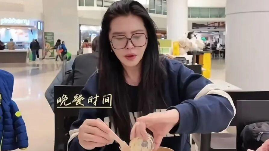 王祖贤又有新动态了，女神还是那个女神，依旧美如初