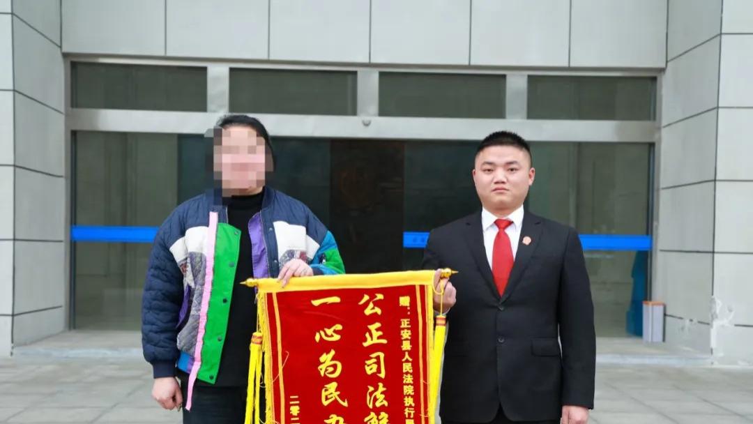 关键词：工资  辛苦钱到手，过年才暖心