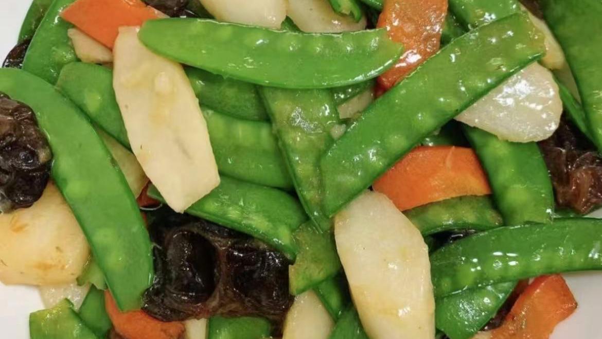 荷塘小炒，清脆爽口又养颜，大厨教你关键一步，在家也能炒出饭店味