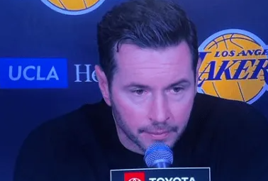 NBA常规赛，湖人112-124不敌国王。赛后，湖人主帅雷迪克接受了采访，谈到了