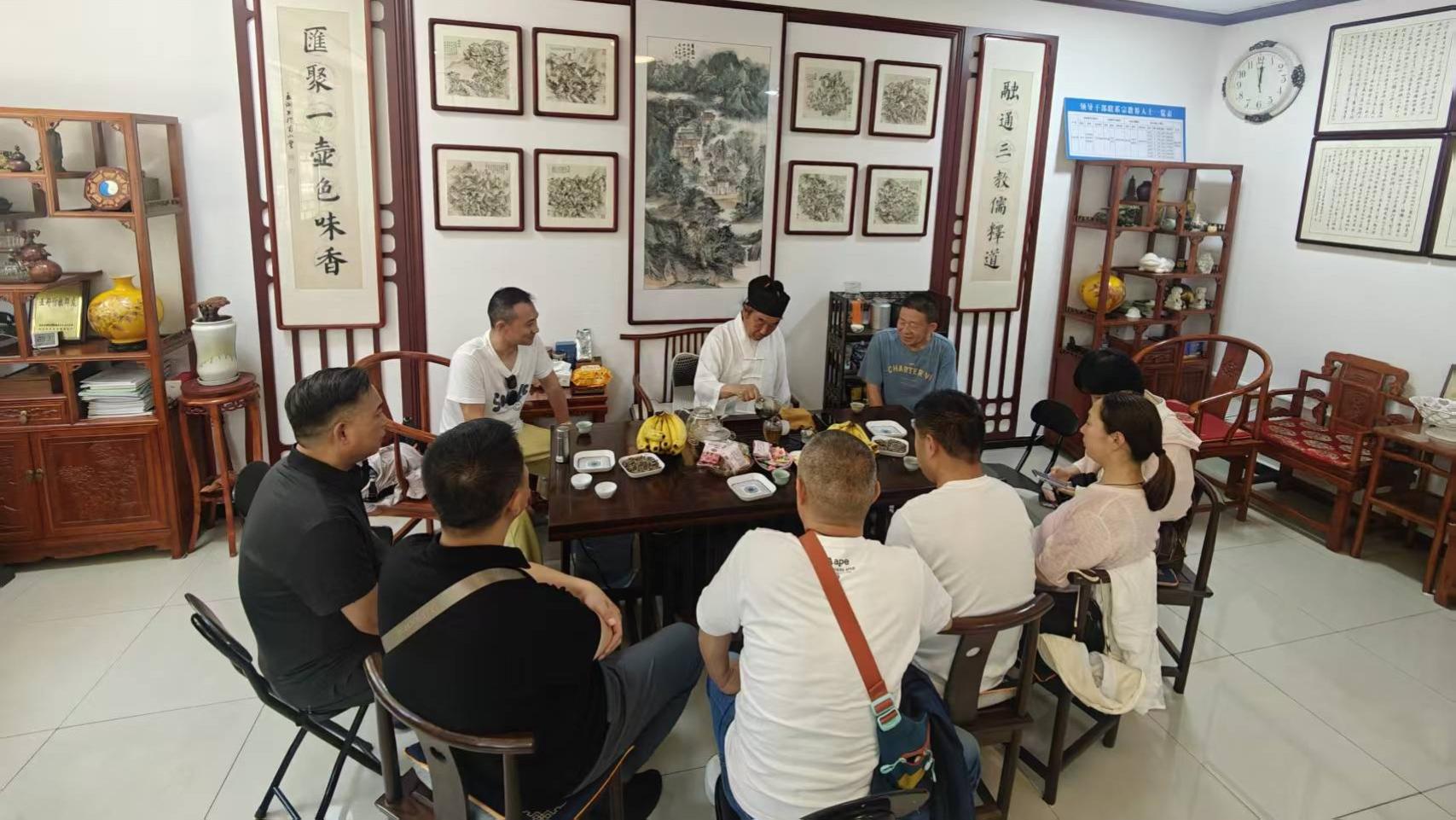 四月纯阳开寿域 一峰清虚问道心——共工新闻社代表团参访河北省道学院清虚山教学培训基地