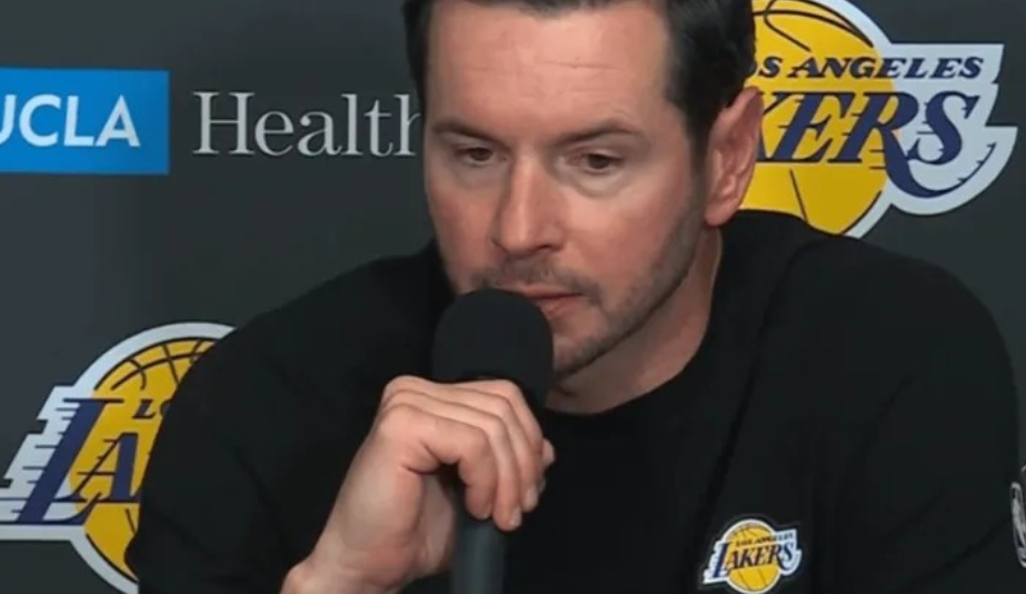 雷迪克在湖人大概率又是首轮游

指望一个季后赛下半场不换人的狗当教练，九连胜不是