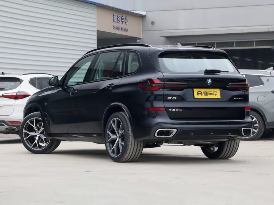宝马X5作为豪华中大型SUV市场的热门车型，从2019款到现在，历经进口标轴到国