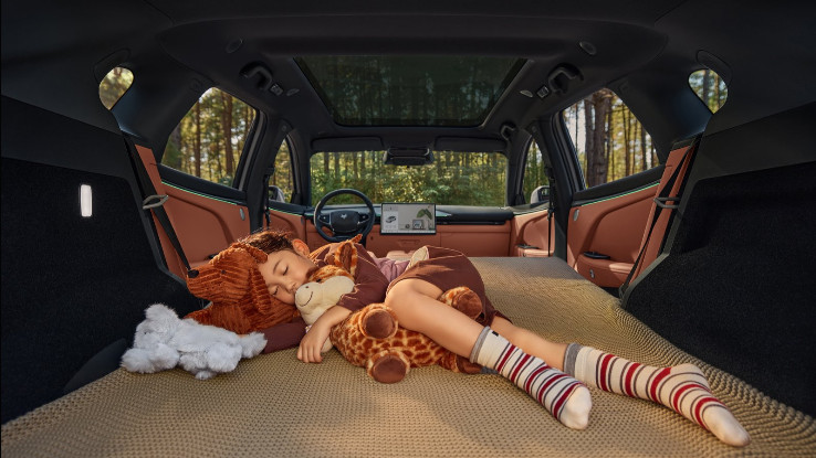 通勤族实测！极狐T5和埃安i60，谁更适合日常上下班？