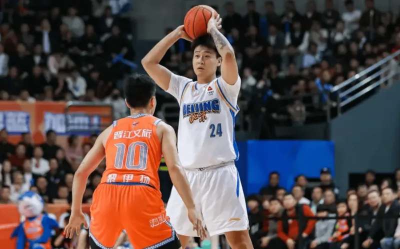 赵睿为什么联赛那么拉？

感觉他一直出工不出力，在广东，新疆，北京都这样，打联赛