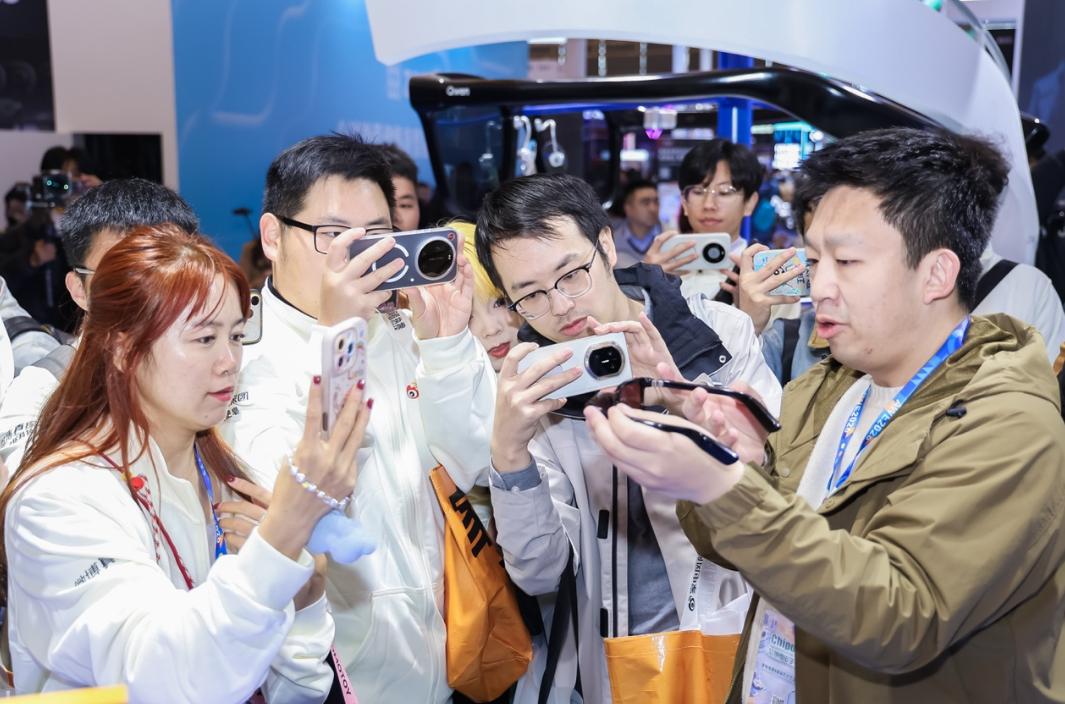 国内首次公开亮相！千问AI眼镜参展AWE；此前千问AI眼镜G1开启现货发售，3小时部分渠道售罄