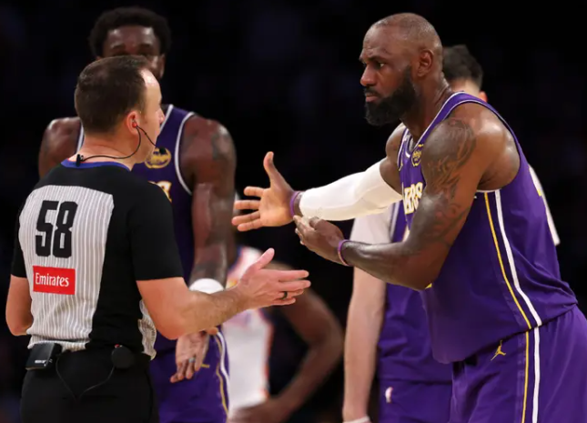 打火箭谁是除老詹外最能抗产量

肯纳德？白人的身体素质在火箭黑体育生的对抗下效率