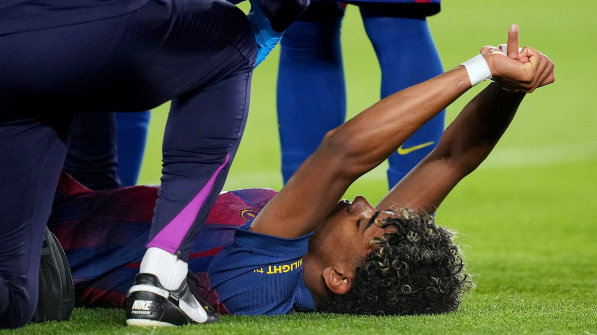 据初步检查显示亚马尔左侧腘绳肌撕裂，但详细伤情还需等待进一步检查确认。
一旦确诊