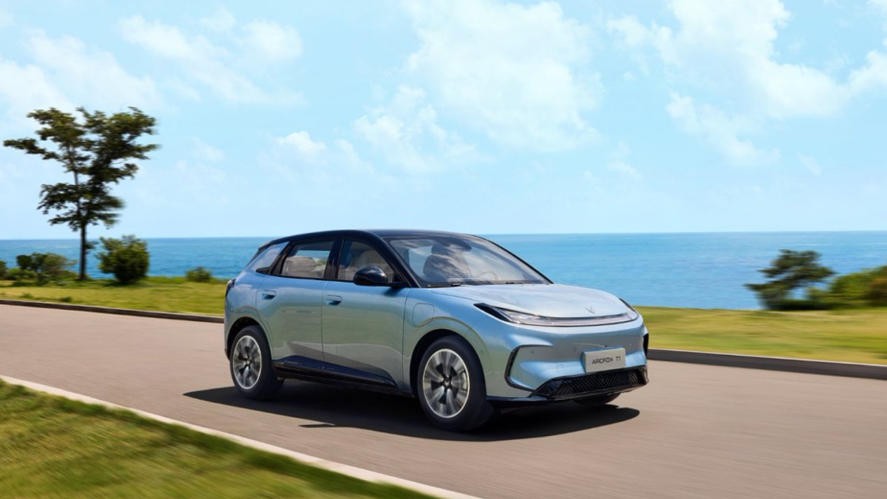 拒绝堆料内耗，极狐T1诠释8万级家用纯电车