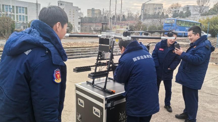 河南举行极端环境系留无人机应急照明测试 24小时“空中灯塔”破解暗夜救援困局