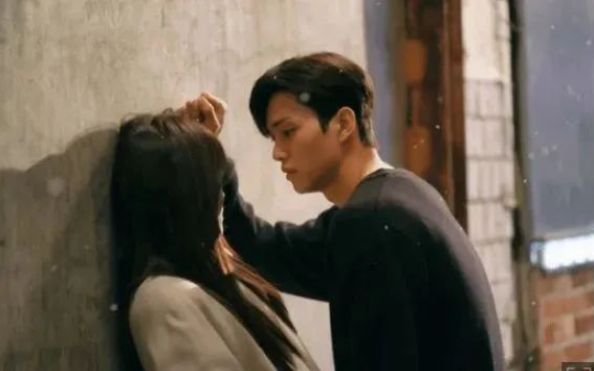 销冠分红到手888？我转头掏空公司，前老板成我代驾