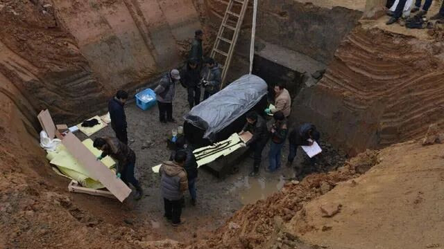 中国第一古尸案：2000多年战国女尸遭辱尸灭迹，3人被枪决，逃犯潜逃23年终落网！